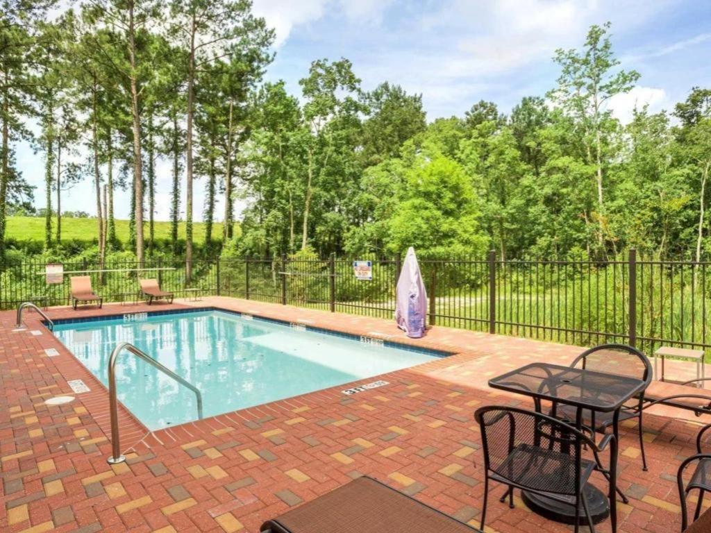 Hotel Comfort - Covington 2*